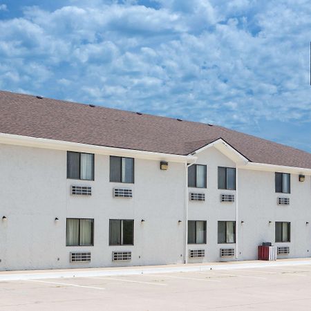 Super 8 By Wyndham Boonville Exterior photo