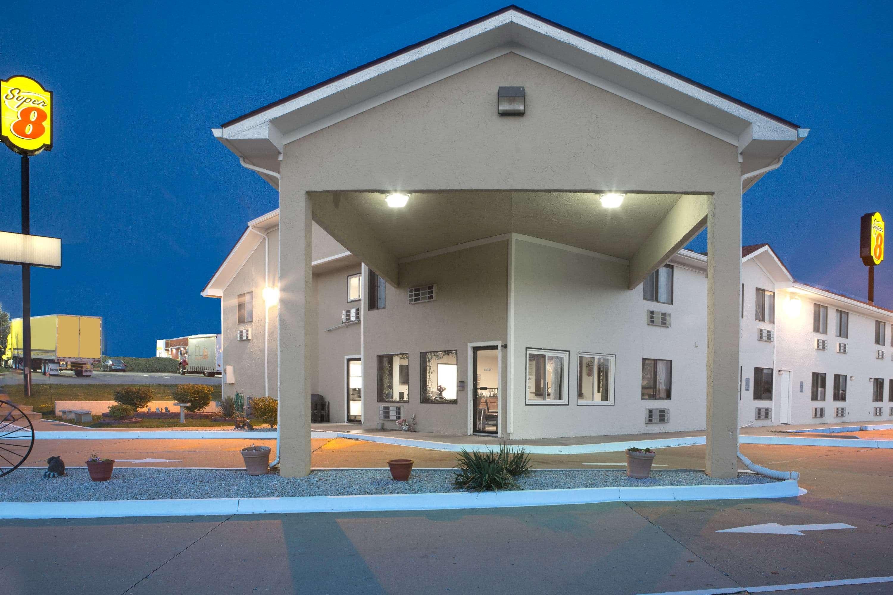 Super 8 By Wyndham Boonville Exterior photo